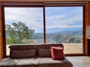 Mini casa en lo alto de la montaña